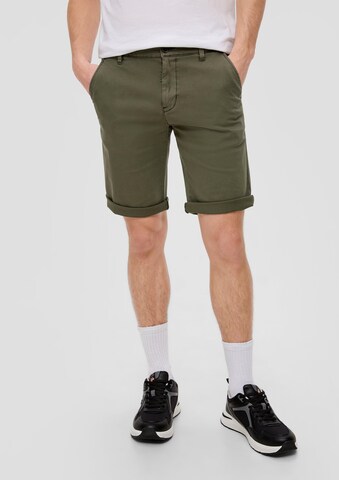 QS Regular Shorts in Grün