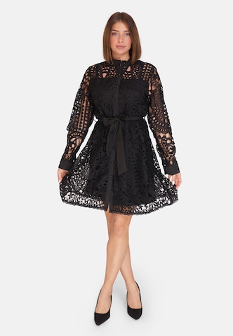 Robe-chemise Elara en noir : devant