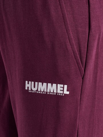 Hummel Tapered Sporthose in Lila