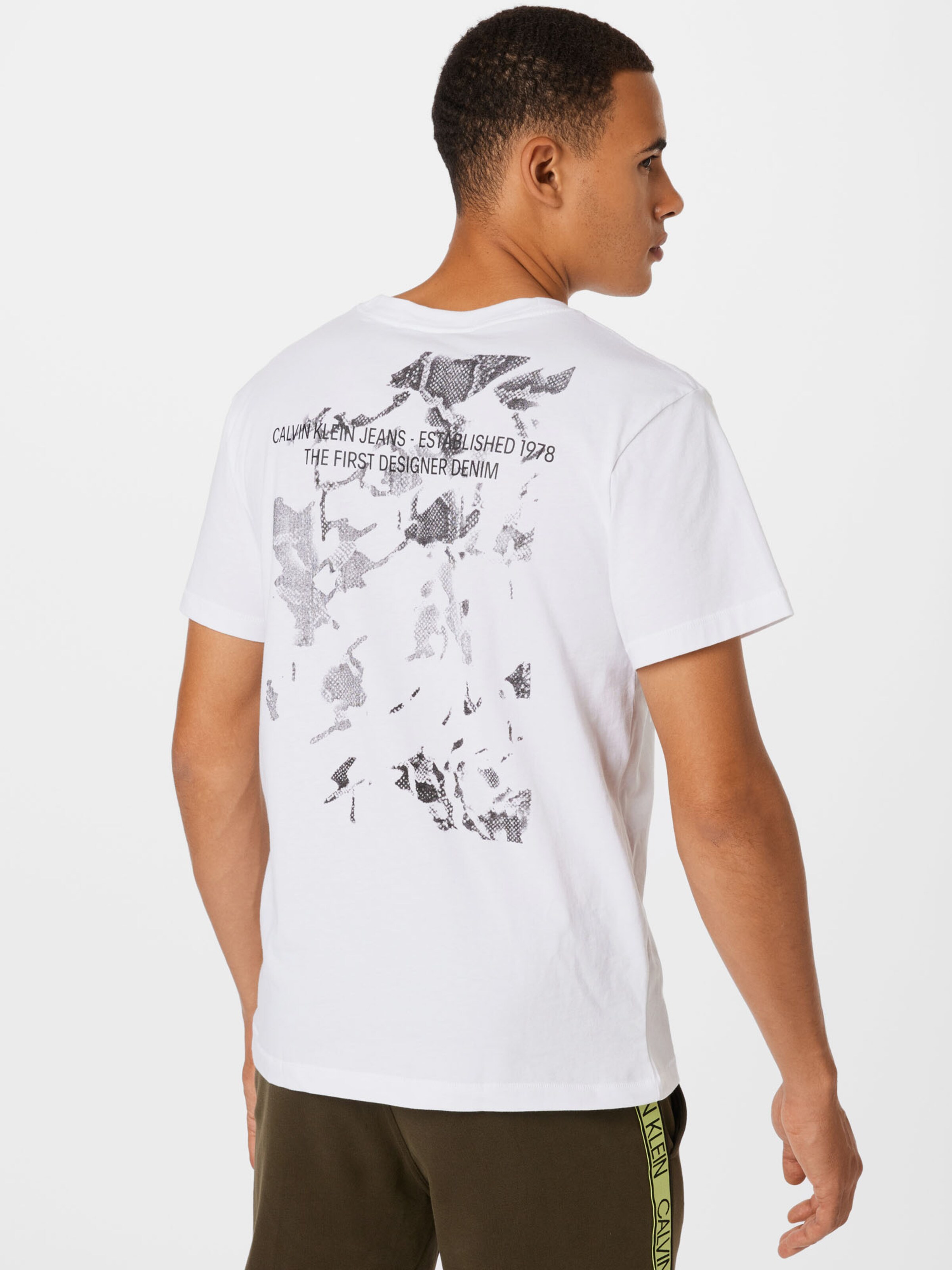 Männer Shirts Calvin Klein Jeans T-Shirt in Weiß - LN58625 Männer Shirts Calvin Klein Jeans T-Shirt in Weiß - LN58625