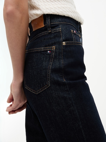 TOMMY HILFIGER Loosefit Jeans in Blau