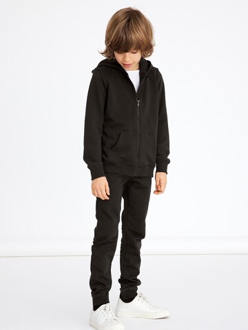 NAME IT - Sudadera con cremallera 'NKMNes' en negro