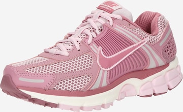 Baskets basses 'ZOOM VOMERO 5' Nike Sportswear en rose : devant