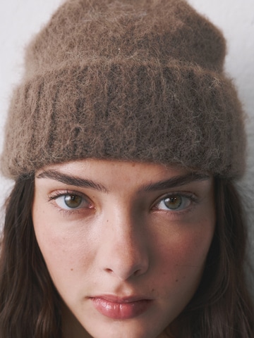 Căciulă de la Pull&Bear pe maro