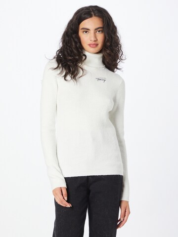 Tommy Jeans Sweater in White: front