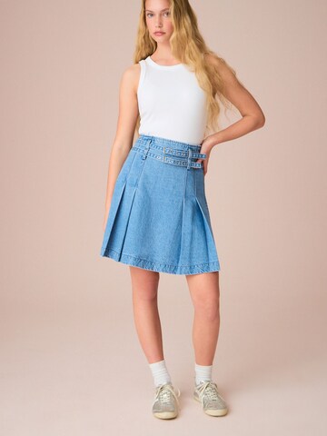 Next Rok in Blauw