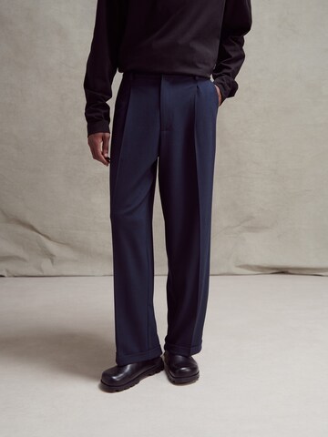 Loosefit Pantalon à pince 'Tesfaye' ABOJ ADEJ en bleu : devant