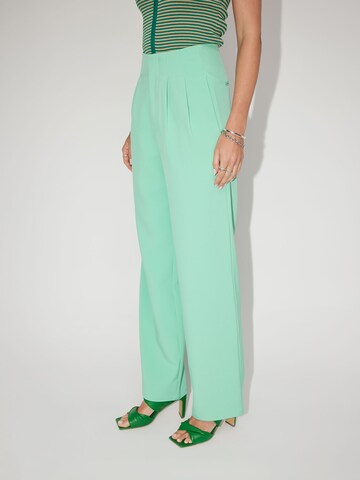 Wide Leg Pantalon à pince 'Shanice' LeGer by Lena Gercke en vert