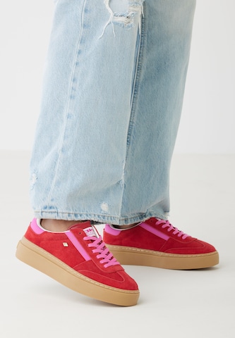 BRITISH KNIGHTS Sneakers laag ' RE-ISSUE ' in Rood: voorkant