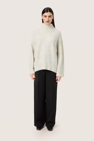SOAKED IN LUXURY Pullover 'Rakel' in Grau