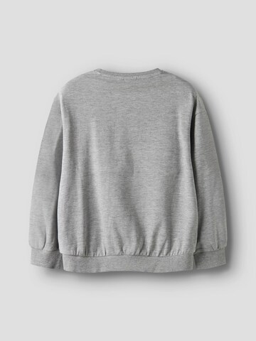 NAME IT - Sudadera en gris