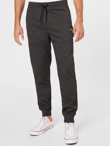 Calvin Klein Jeans - Tapered Pantalón 'MILANO' en gris: frente