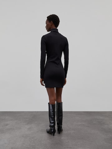 EDITED Úpletové šaty 'Dada' – černá