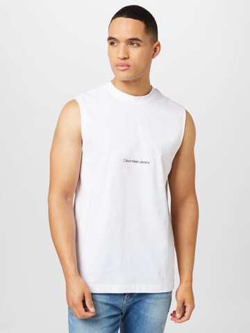 Tricou de la Calvin Klein Jeans pe alb: față