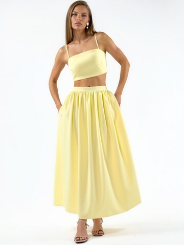 Tailleur di Hiccup in giallo