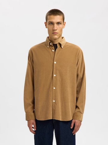 SELECTED - Ajuste regular Camisa 'SLHDANNI' en verde: frente