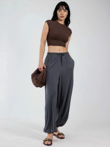 Tapered Pantaloni de la Busem pe gri