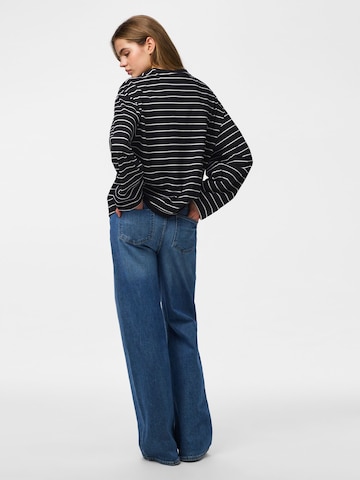 Maglietta 'PCSADIE BARREL' di PIECES in nero