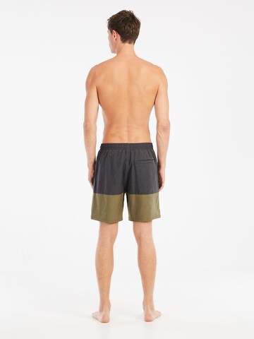 Shorts de bain 'PRTFreddie' PROTEST en vert