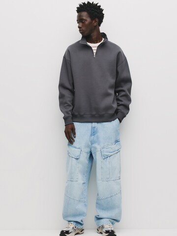 Pull&Bear Sweatshirt in Grey: front