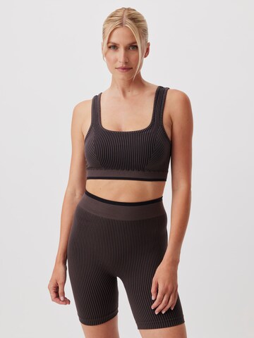 LeGer by Lena Gercke Sporttop 'Chani' in Bruin: voorkant