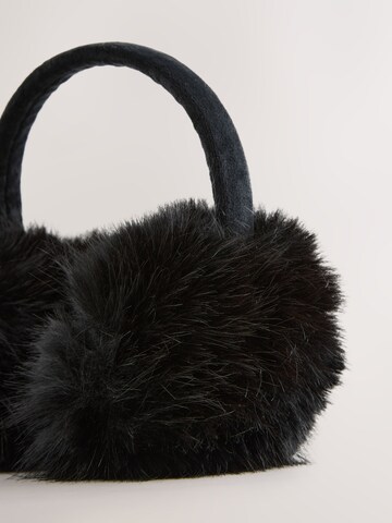 Urechiușe de la Next pe negru