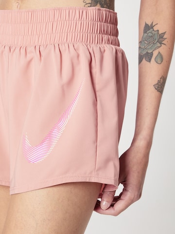 Loosefit Pantaloni sport de la NIKE pe roșu