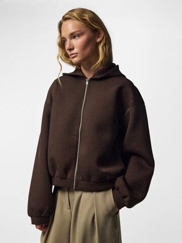 PIECES Sweatjacke 'PCBucuba' in Braun: Vorderseite