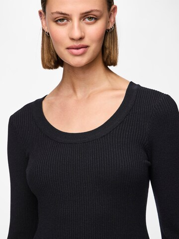 Pull-over PIECES en noir
