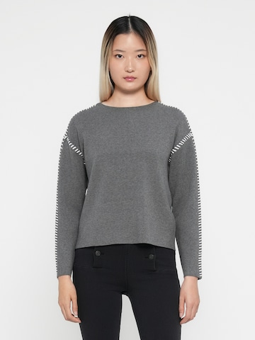 Pull-over 'YASSTITCHA' YAS en gris : devant