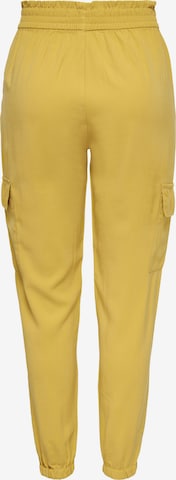 ONLY Дънки Tapered Leg Карго панталон 'Aris' в жълто