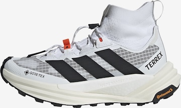 ADIDAS TERREX - Zapatos bajos 'Freehiker 3 Ultra' en blanco: frente
