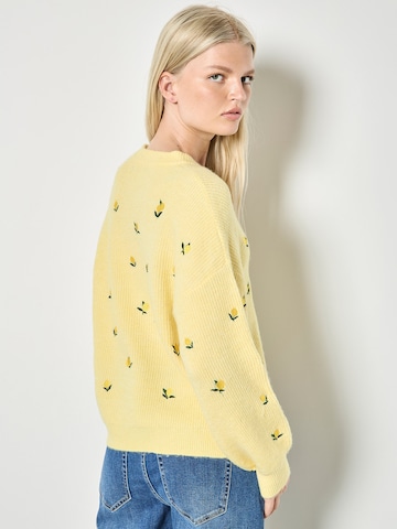 Pull-over ' ' Apricot en jaune