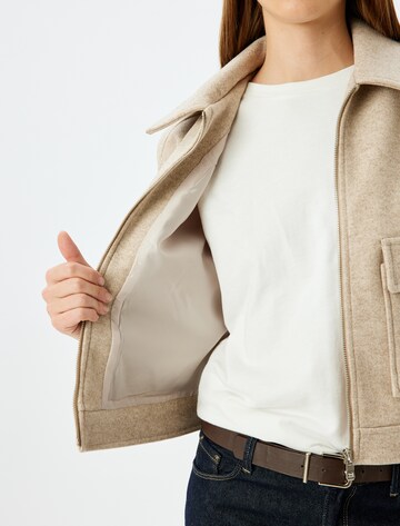 Koton Jacke in Beige