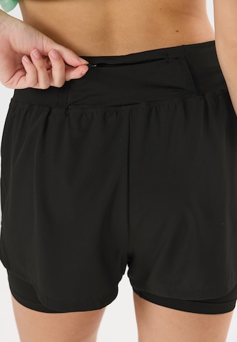 ENDURANCE Regular Shorts 'Less' in Schwarz