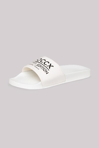 Soccx Mules in White: front