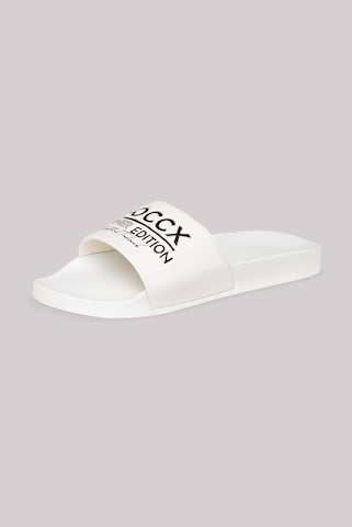 Soccx Mules in White: front