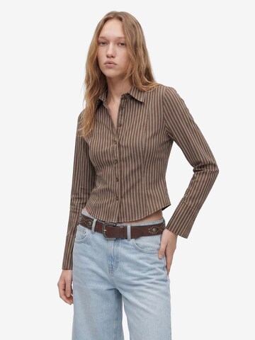 Koton Blouse in Bruin: voorkant