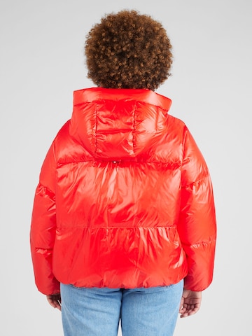 Veste d’hiver 'New York' Tommy Hilfiger Curve en rouge