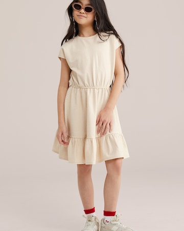 WE Fashion Рокля в бежово