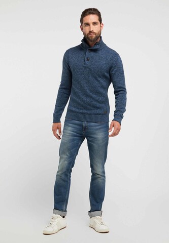 Usha Trui in Blauw