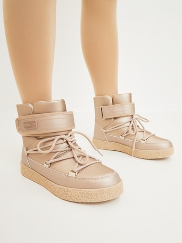 CESARE GASPARI Snowboots in Beige