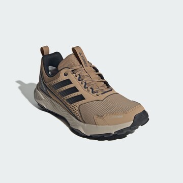 Chaussure basse 'Tracefinder 2' ADIDAS TERREX en marron