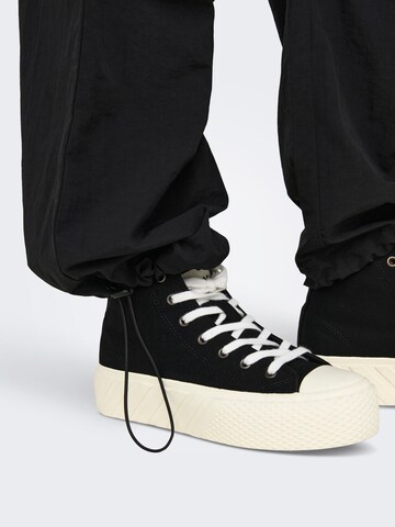 ONLY - Tapered Pantalón 'ECHO' en negro
