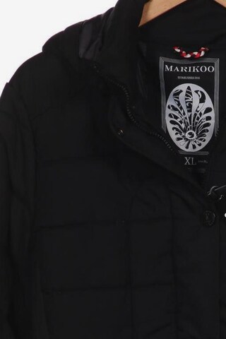 MARIKOO Mantel XL in Schwarz