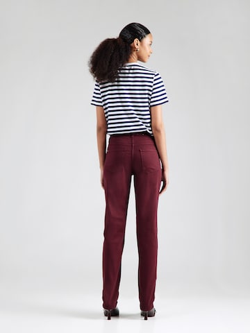 Slimfit Jeans 'Dream' de la MAC pe roșu