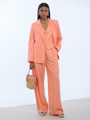 regular Pantaloni con pieghe di Lola Casademunt in arancione
