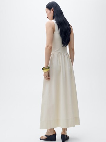 Rochie 'VALVI' de la MANGO pe alb