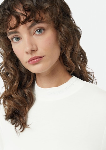 Tricou de la comma casual identity pe alb