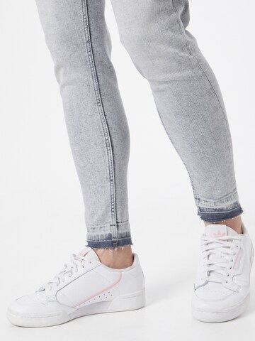 QS Slimfit Jeans in Grijs